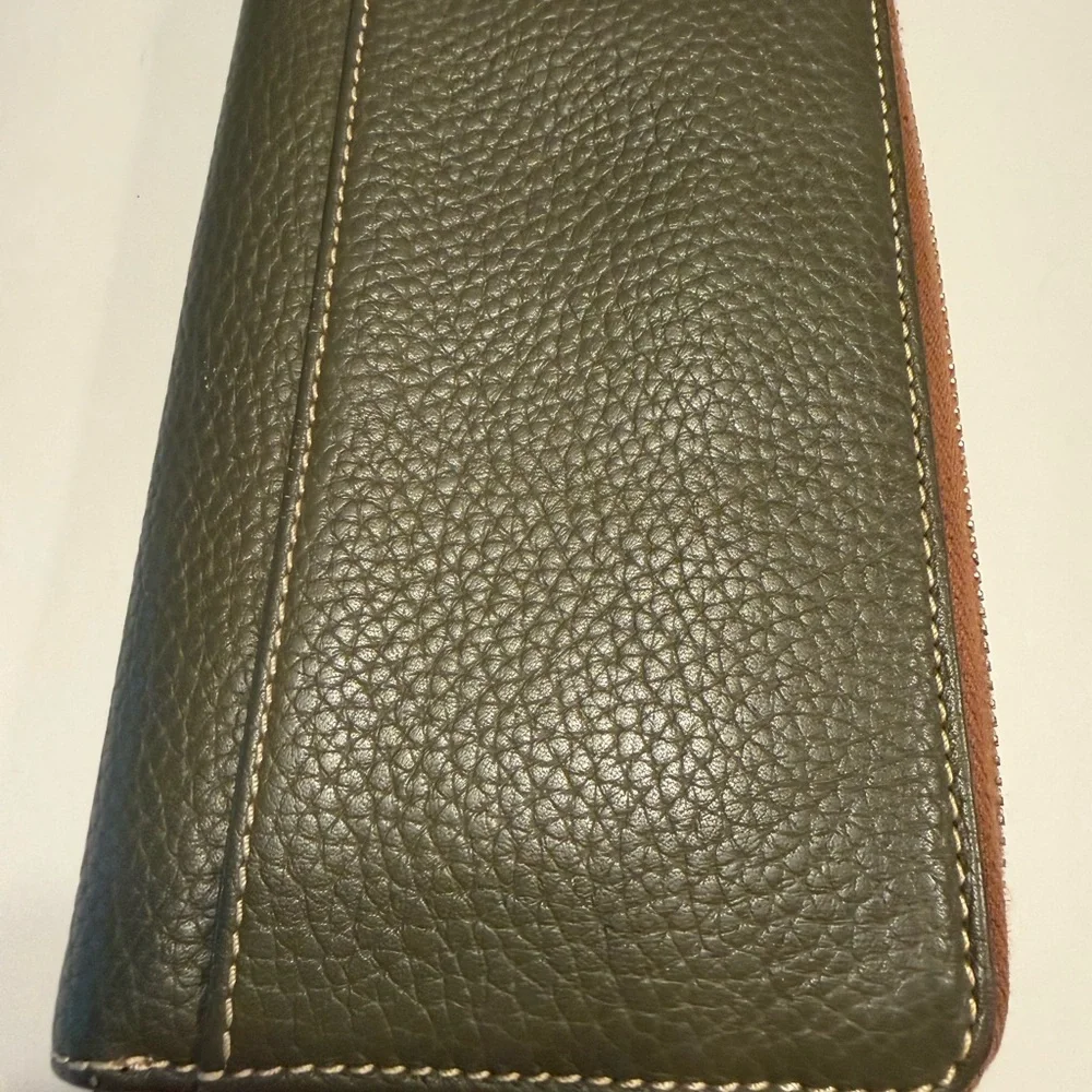 Dooney & Bourke Olive Green Leather Wallet - Picture 11 of 13